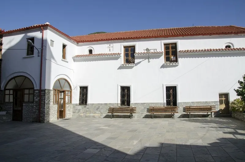 Ιερός Ναός Αγίων Αναργύρων Λιβαδίου