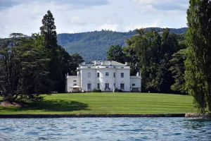 Villa Choisy with boathouse, island, old farm and fountain