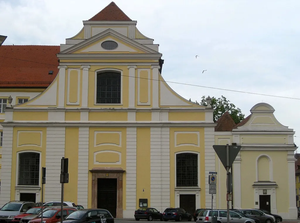 Dominikanerkirche Landshut, Frontseite