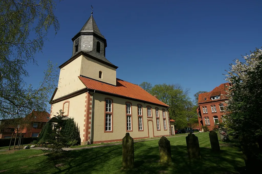 Garbsen, OT Osterwald, Kirche. 2005-04-20