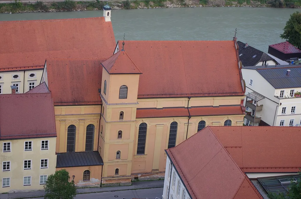 Ehemalige Studienkirche St. Josef, jetzt Teil des Kurfürst-Maximilian-Gymnasiums