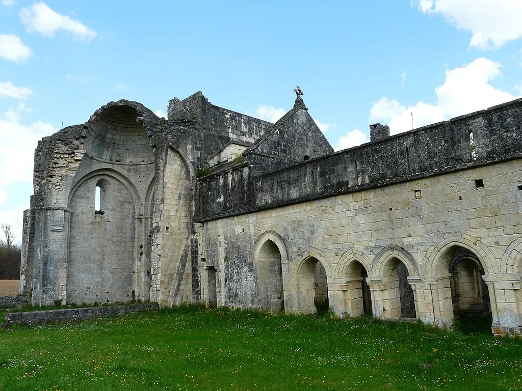 Les ruines de l'abbaye de Boschaud, Villars, Dordogne, France