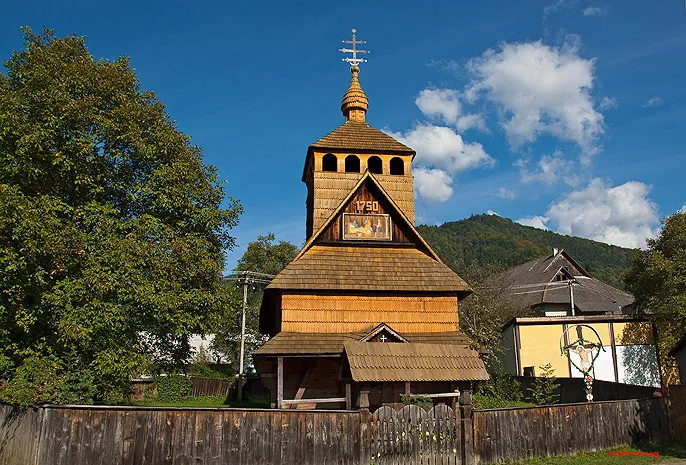 Дерев'яна церква в селі Ділове. Рахівського району. Храм Успіння Пресвятої Богородиці