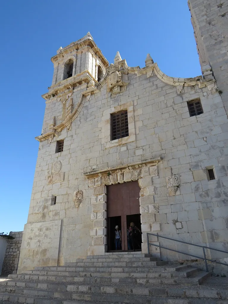 Església de la Mare de Déu de l'Ermitana (Peníscola), pl. d'Armes
