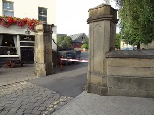 Gateway And Boundary Wall To East Of Parish Church Of St Peter