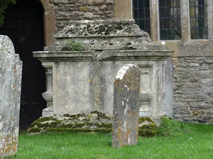 Chest tomb to George Knapp, in churchyard of St Mary's circa 5 metres north of north aisle