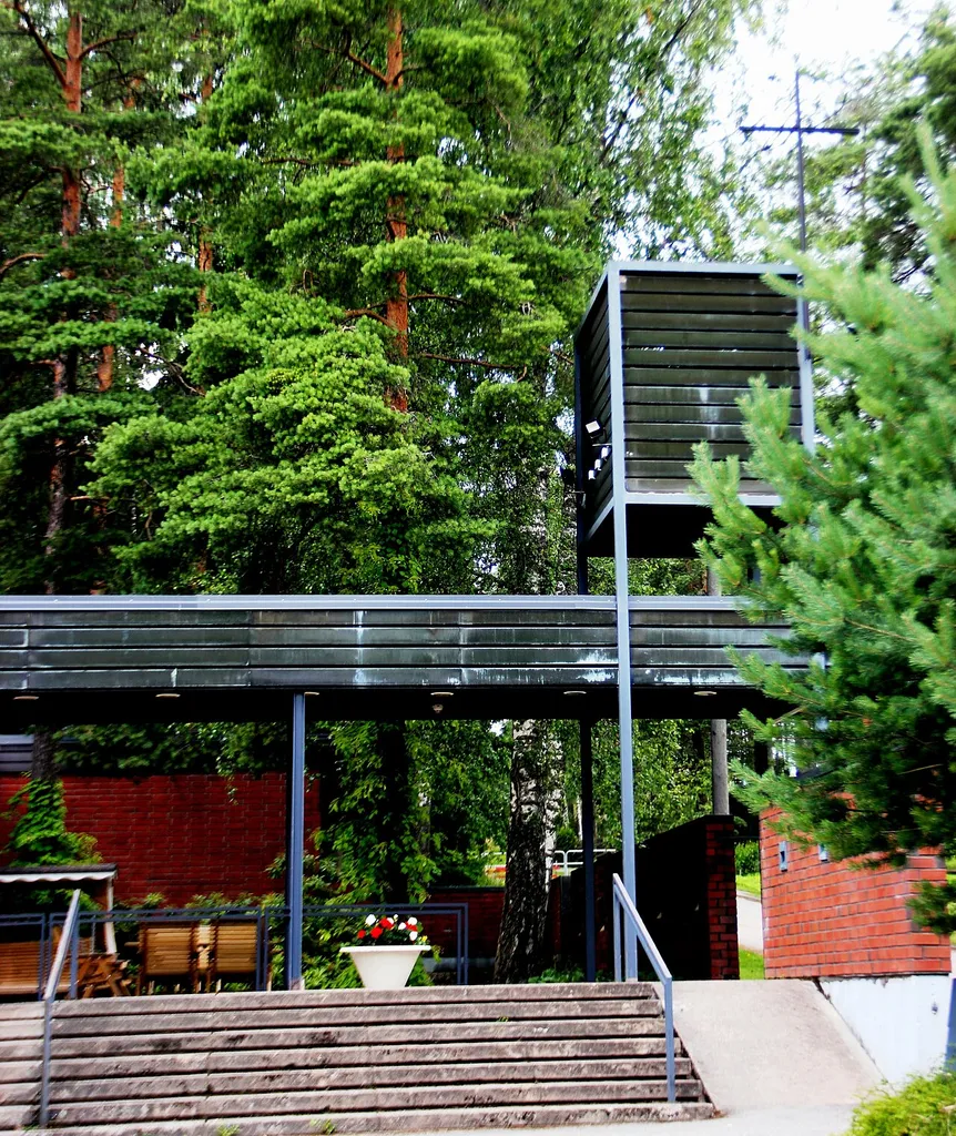Nummelan seurakuntakeskus ja kirkko, Kappelitie 5, Nummela, Vihti – Arkkitehtitoimisto Esko ja Tarja Toiviainen 1969 ja arkkitehtitoimisto Kirsti Sivén &amp; Asko Takala Arkkitehdit 2005.