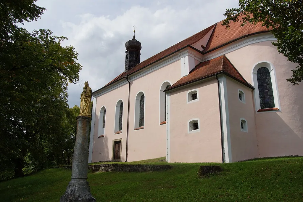 Die katholische Wallfahrtskirche Maria-Hilf im Oberpfälzischen Beratzhausen