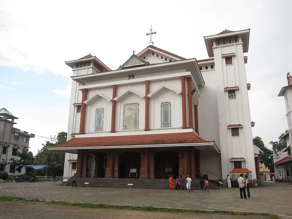 Malayattoor_Church - മലയാറ്റൂർ പള്ളി - പുതിയ പള്ളി സെന്റ് തോമസ് സീറോ മലബാർ കത്തോലിക്കാ പള്ളി. മലയാറ്റൂർ കുരിശുമലയിലെ അടിവാരവും. പെരിയറിന്റെ തീരത്താണ് പള്ളിയും.