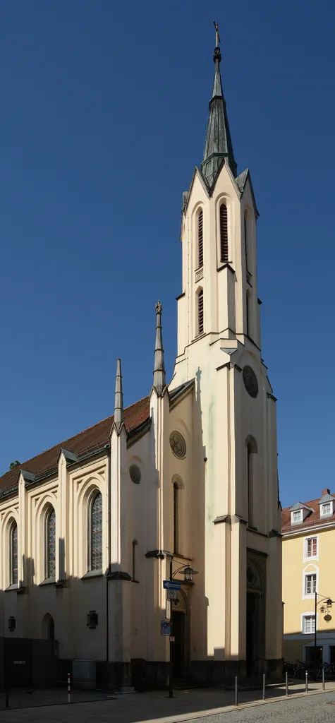 Die Evangelisch-Lutherische Pfarrkirche St. Matthäus in der Theresienstraße 12 in Passau.