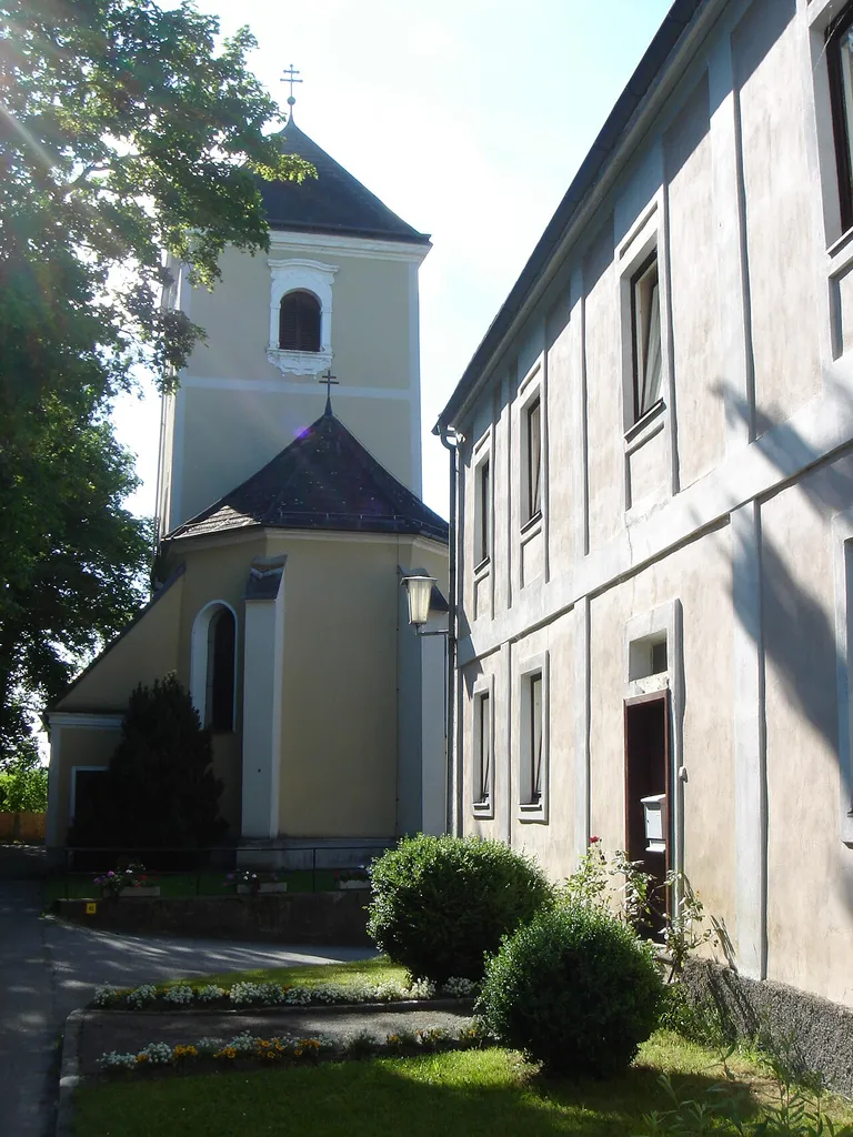 Pfarrkirche (Heiliger Peter und Paul) und Pfarrhof in Kirchberg an der Wild