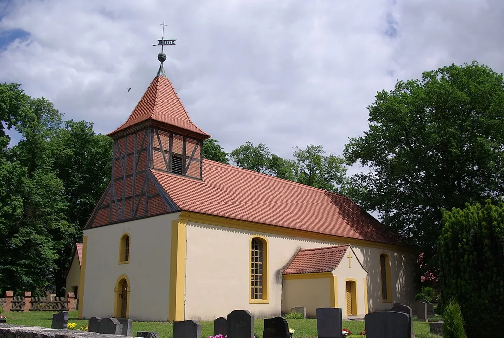Rietz-Neuendorf Ortsteil Ahrensdorf. Die Kirche in der Lindenstraße steht unter Denkmalschutz.