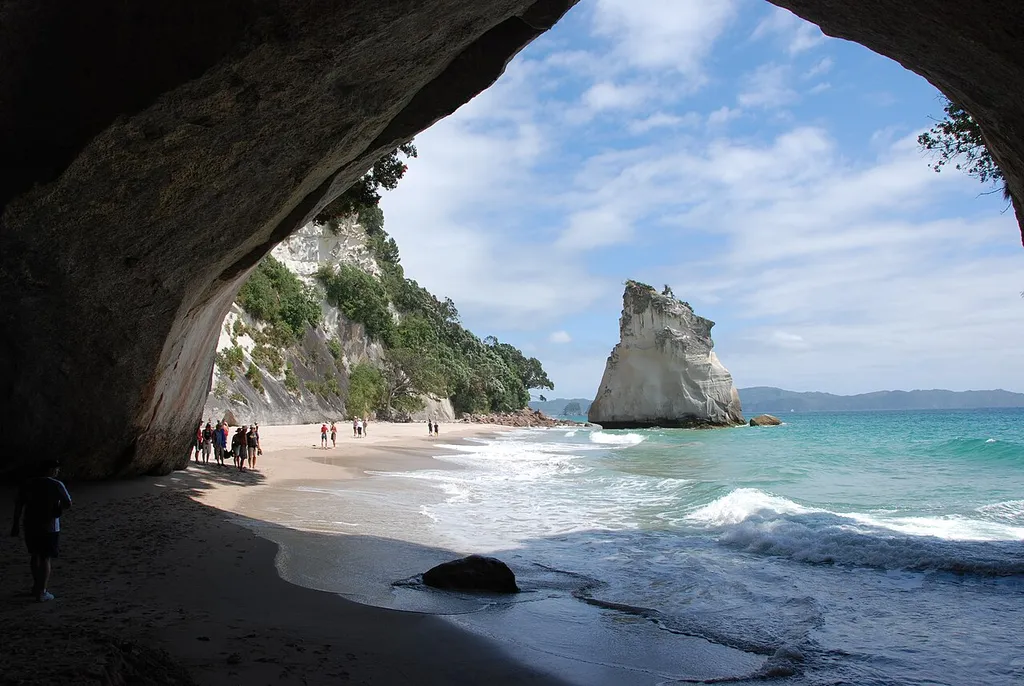 Te Whanganui-o-Hei / Cathedral Cove Marine Reserve