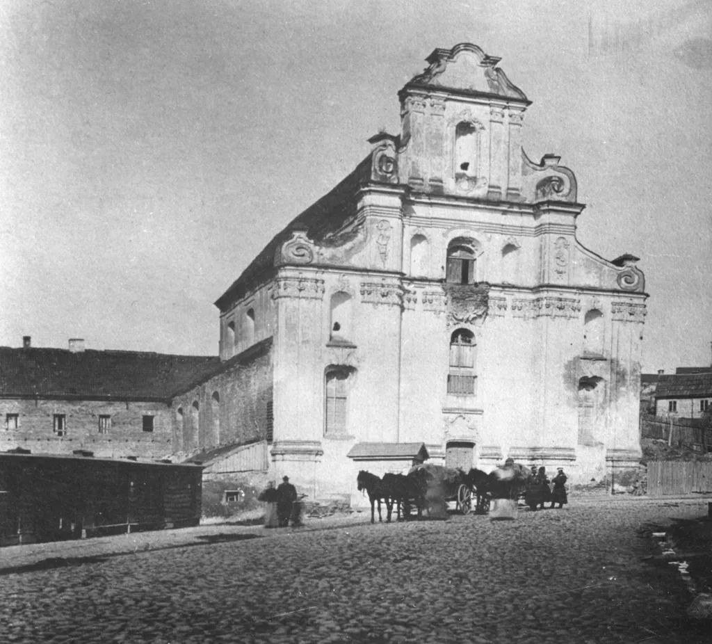 Горадня (Horadnia), вуліца Маставая (vulica Mastavaja). Касьцёл Узвышэньня Сьвятога Крыжа і кляштар кармэлітаў