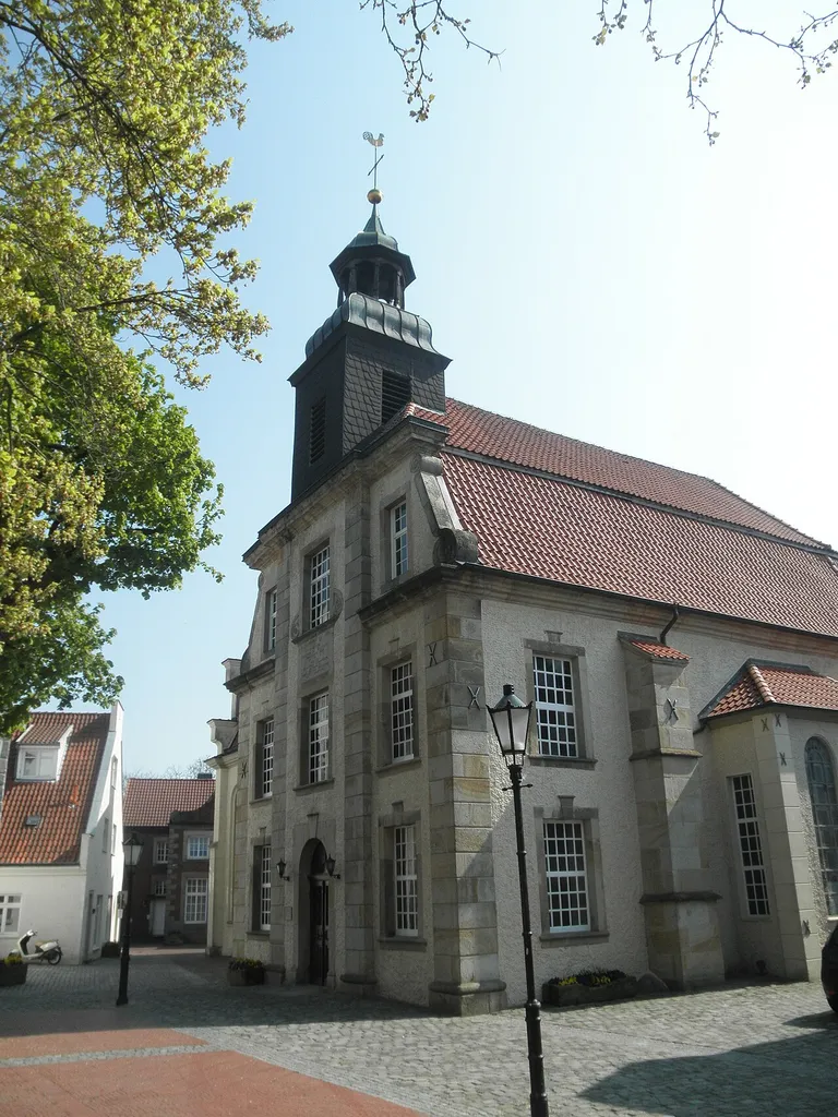 preĝejo Kreuzkirche Universitätsplatz en Lingen, Germanio