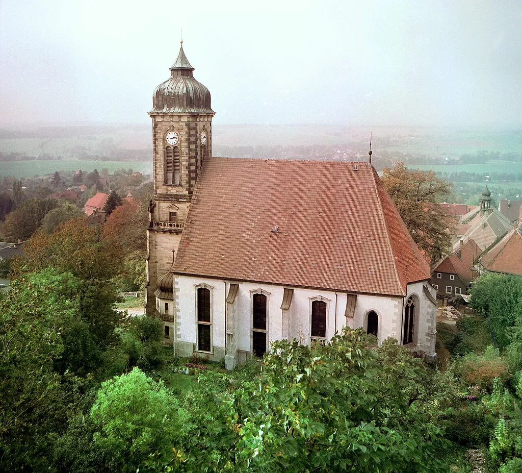 07.10.1986 DDR 8350 [01833] Stolpen: Blick von der Burg zur Stadtkirche (GMP: 51.048311,14.082305). Ursprünglich spätgotisch (1490) später stark verändert, Turm 1898/99. [R19861007B02.JPG]19861007480NR.JPG(c)Blobelt
