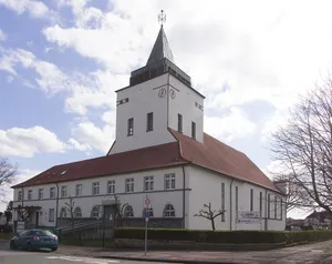 Christus-König-Kirche mit Pfarrhaus