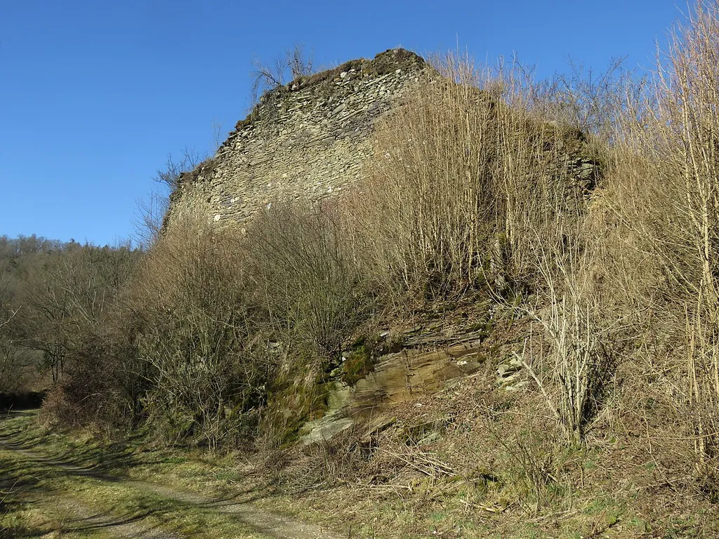 Burg Adolfseck, Mauer von außen