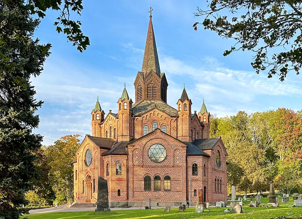 Beatebergs kyrka (Beatelund 2:1) Kyrkan är en sexkantig centralkyrka uppförd åren 1877–1880 efter ritningar av arkitekt Emil Viktor Langlet.