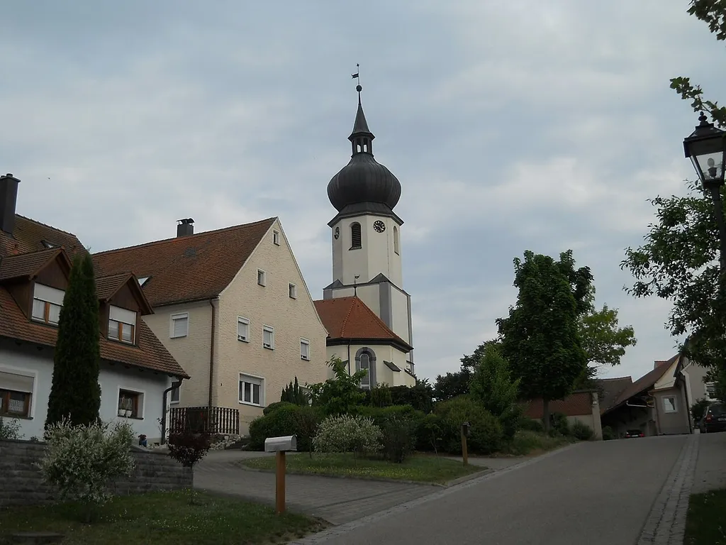 Dittenheim, Gemeinde im mittelfränkischen Landkreis Weißenburg-Gunzenhausen (Bayern), evang.-luth. Pfarrkirche St. Peter und Paul, von Süden gesehen