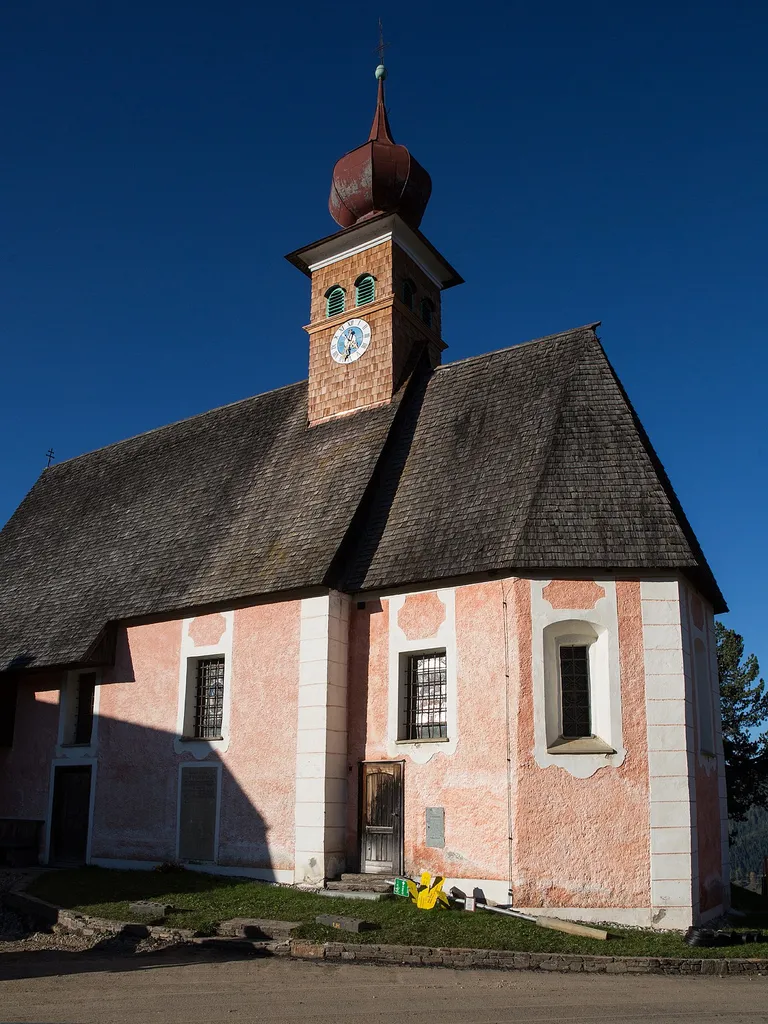 Kath. Pfarrkirche und Friedhof