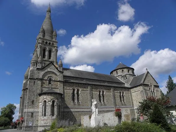 Église St-Étienne de Val-d'Izé (35)