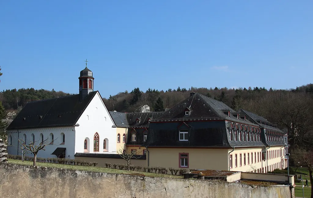 Marien Kirche des ehemaligen Klosters Marienhausen. Rüdesheim-Aulhausen. This is a picture of the Hessian Kulturdenkmal (cultural monument) with the ID 133692 (Wikidata)
