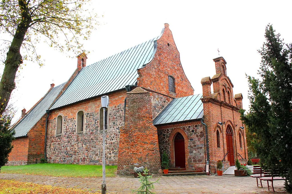 Kościelna Wieś - kościół parafialny p.w. św. Wawrzyńca, poł. XII, XV, XVIII w.