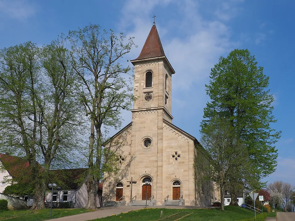 St. Cyriakus Zimmerbach mit Baumbestand