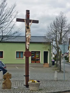 Betkreuz in Ralbitz, vor der Kirche