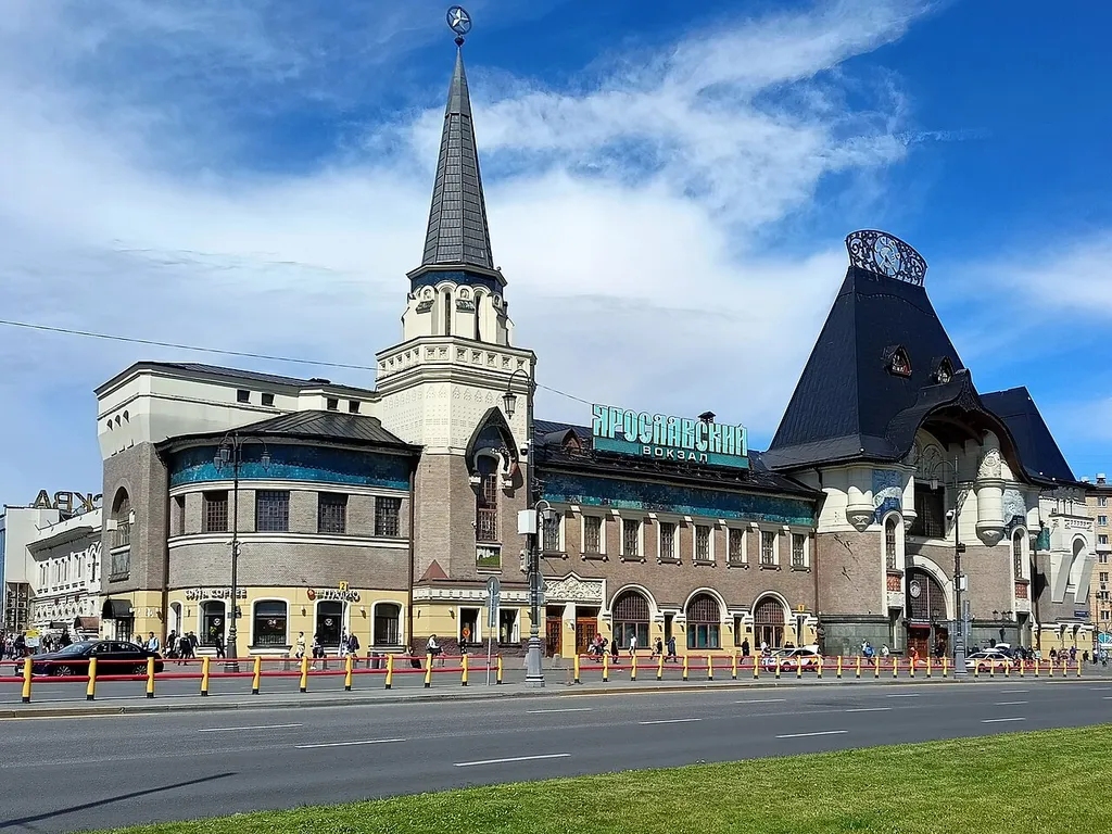 Ярославский вокзал. Москва, Комсомольская площадь, 5.