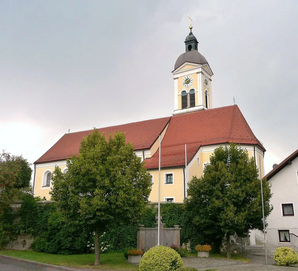 Die Pfarrkirche Mariä Himmelfahrt in Wiesenfelden