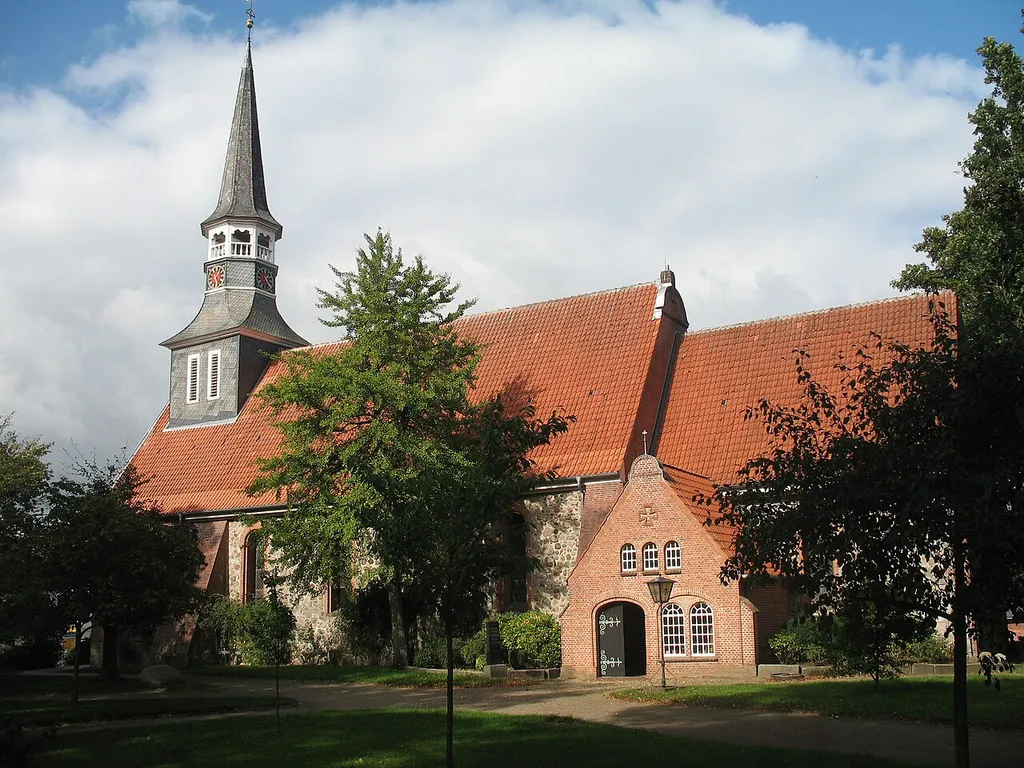 Die Kirche wurde vom Bremer Bischof Willerich um 825 erbaut.