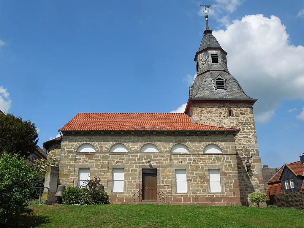 Altendorf (Naumburg): Südseite der Bonifatiuskirche