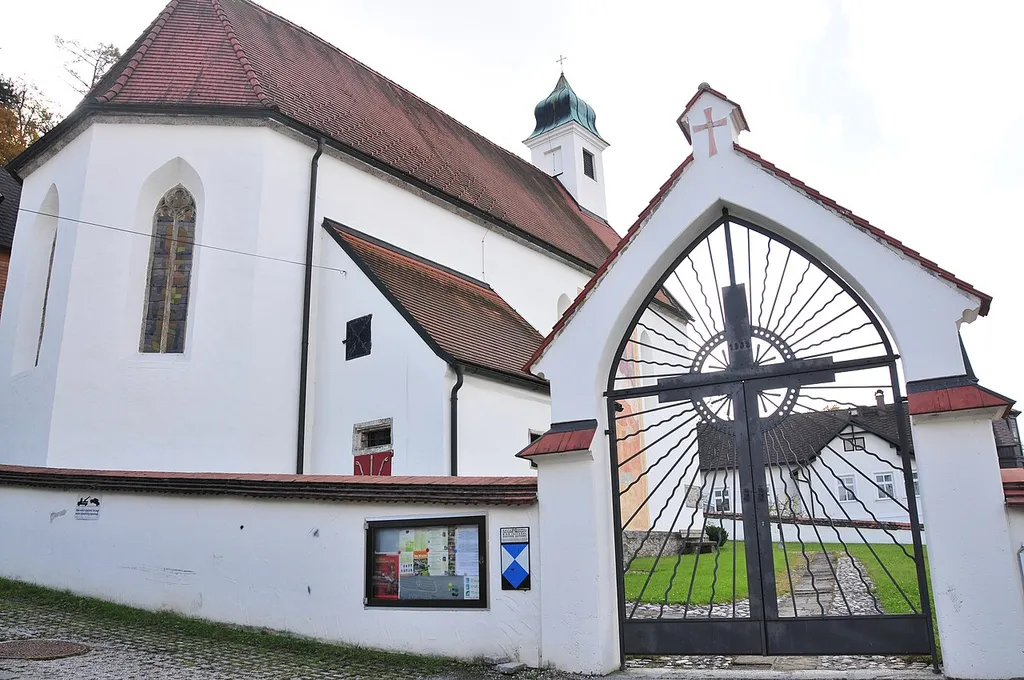 Kath. Filialkirche hl. Ägidius und ehem. Friedhof