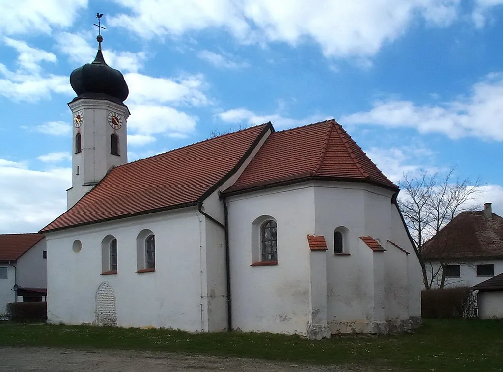Oberschneiding, Wolferkofen 24. Katholische Filialkirche St. Ägidius, kleiner spätgotischer Bau um 1480/90, barockisiert; mit Ausstattung.