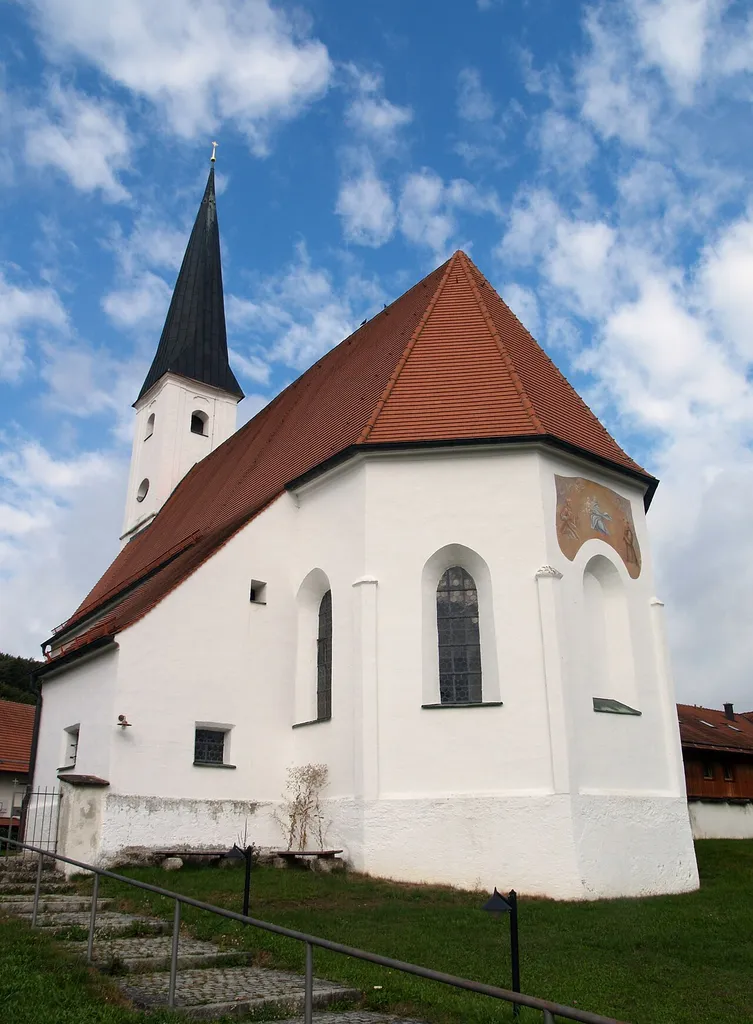This is a photograph of an architectural monument.It is on the list of cultural monuments of Bayern, no. D-1-72-122-180.