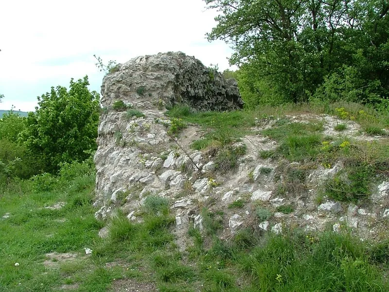 Mauerreste der Ruine der Falkenburg in Rottleben, Kyffhäuser, Thüringen
