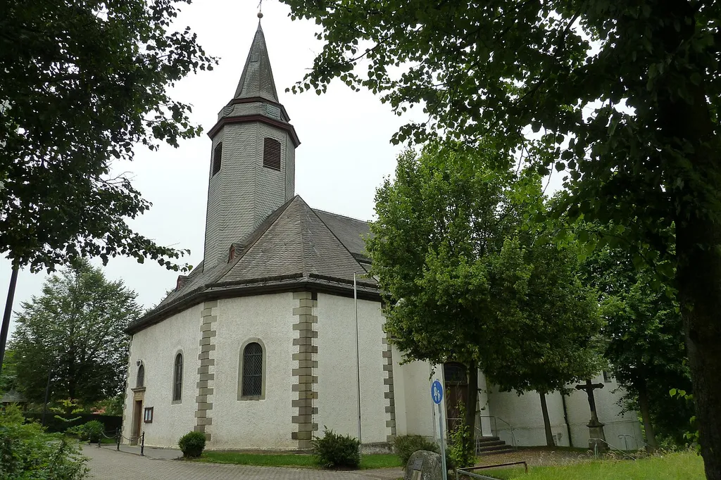 Die St.-Hubertus-Kirche in Rüthen-Drewer.
