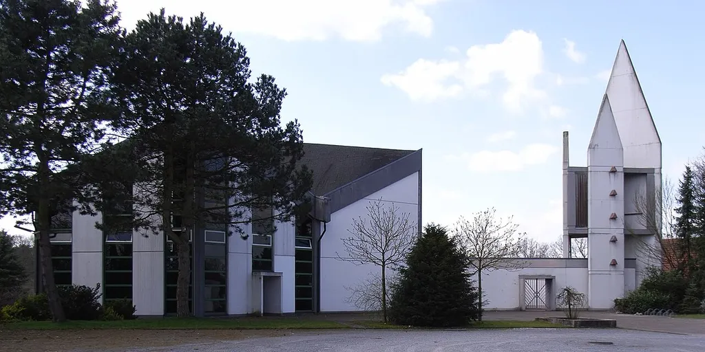 Bielefeld, Deutschland: Kath. St. Johanneskirche in der Windflöte (erbaut 1970, abgerissen im April 2008).