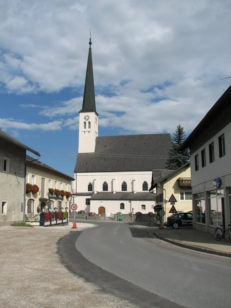 Kath. Pfarrkirche Mariä Himmelfahrt und Friedhof, Lochen am See, Oberösterreich