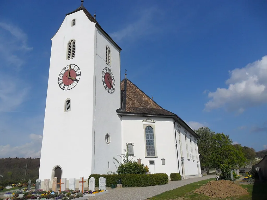 Blick von Westen auf die Kirche