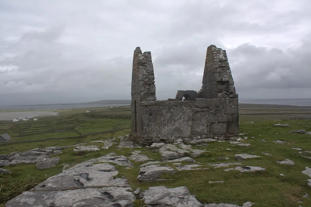 Tempull Bheanáin (Temple Benen), near Kilronan