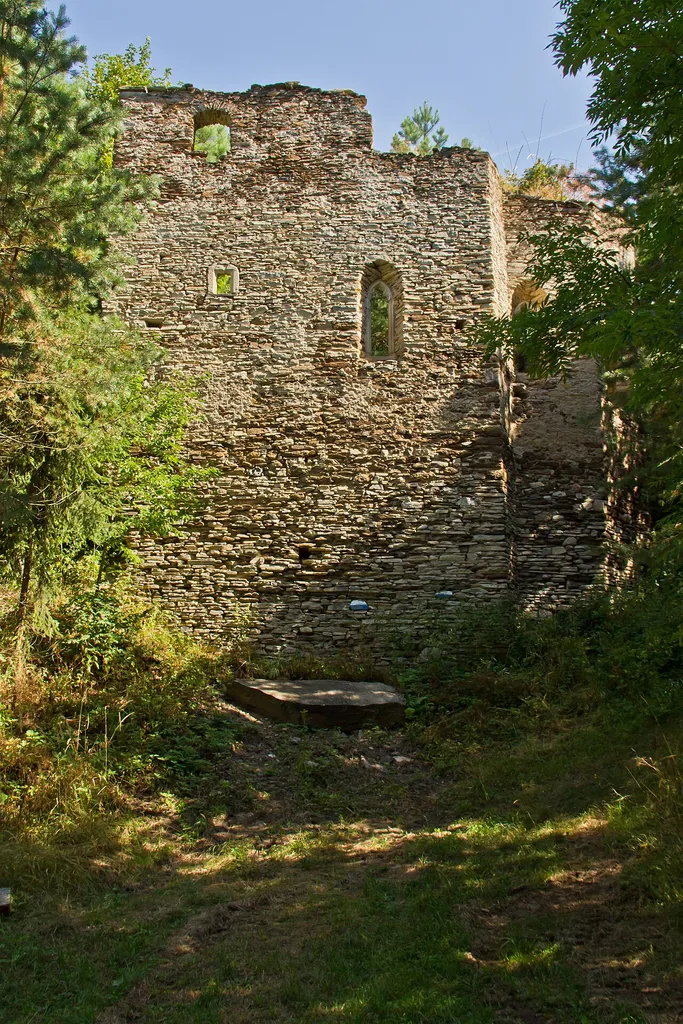Die Gaberkirche ist der am besten erhaltene Überrest der verfallenen Burg Gaber.