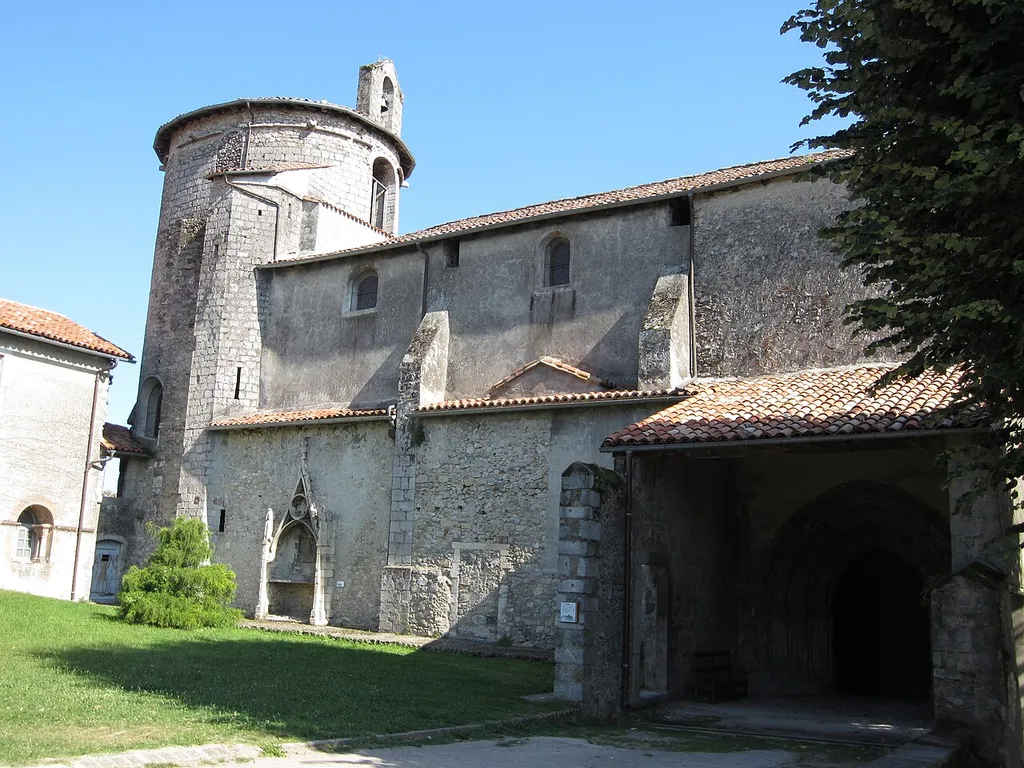 Vue extérieure de la cathédrale Notre-Dame-de-la-Sède.