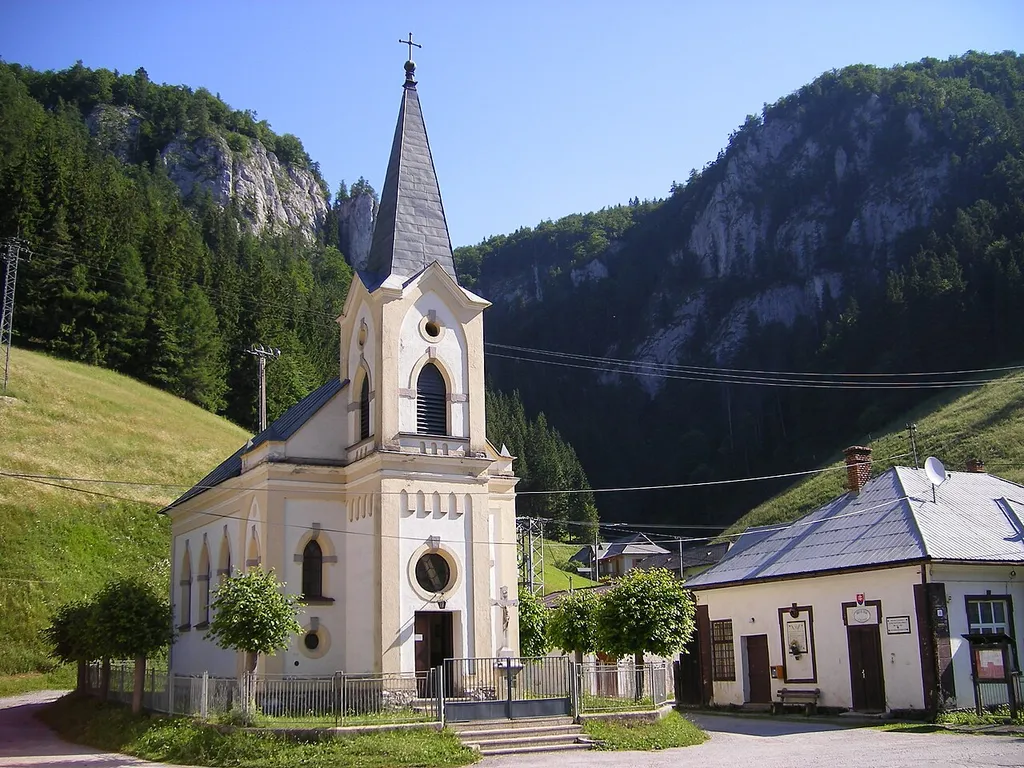 Stratená (RV), catholic church