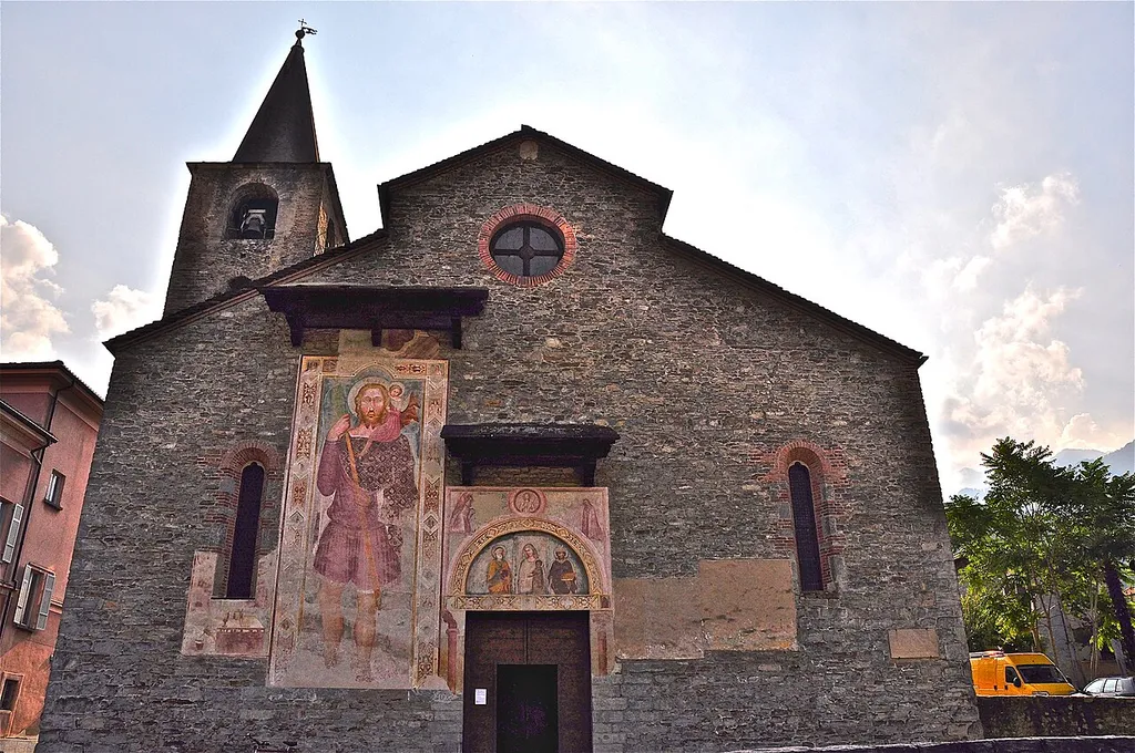 Affreschi nella facciata sec. XIV