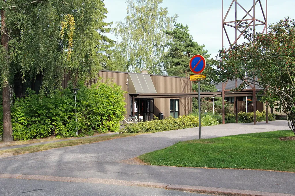 Konala Church, Helsinki, Finland. Completed in 1973. Architect Heikki Castrén. Main entrance. — Attribute Htm.