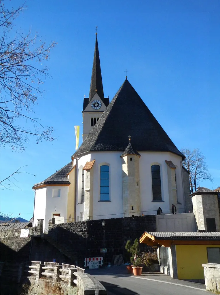 Kath. Pfarrkirche hl. Andreas und Friedhof