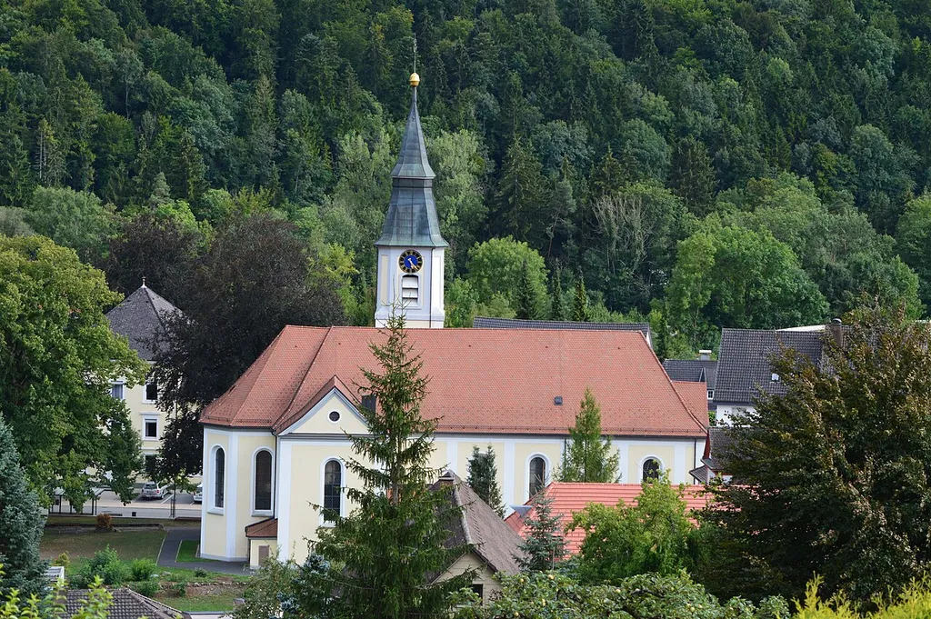 D Stadtkirchè vo Stüèlingè vo dè Summerhaaldè uus gsää